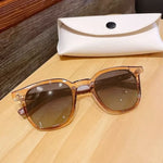 KLASSNUM Vintage Square Frame Sunglasses for Women Men 2026 Trendy Retro Wood Grain Plastic Frame UV 400 Protection Eyepeice