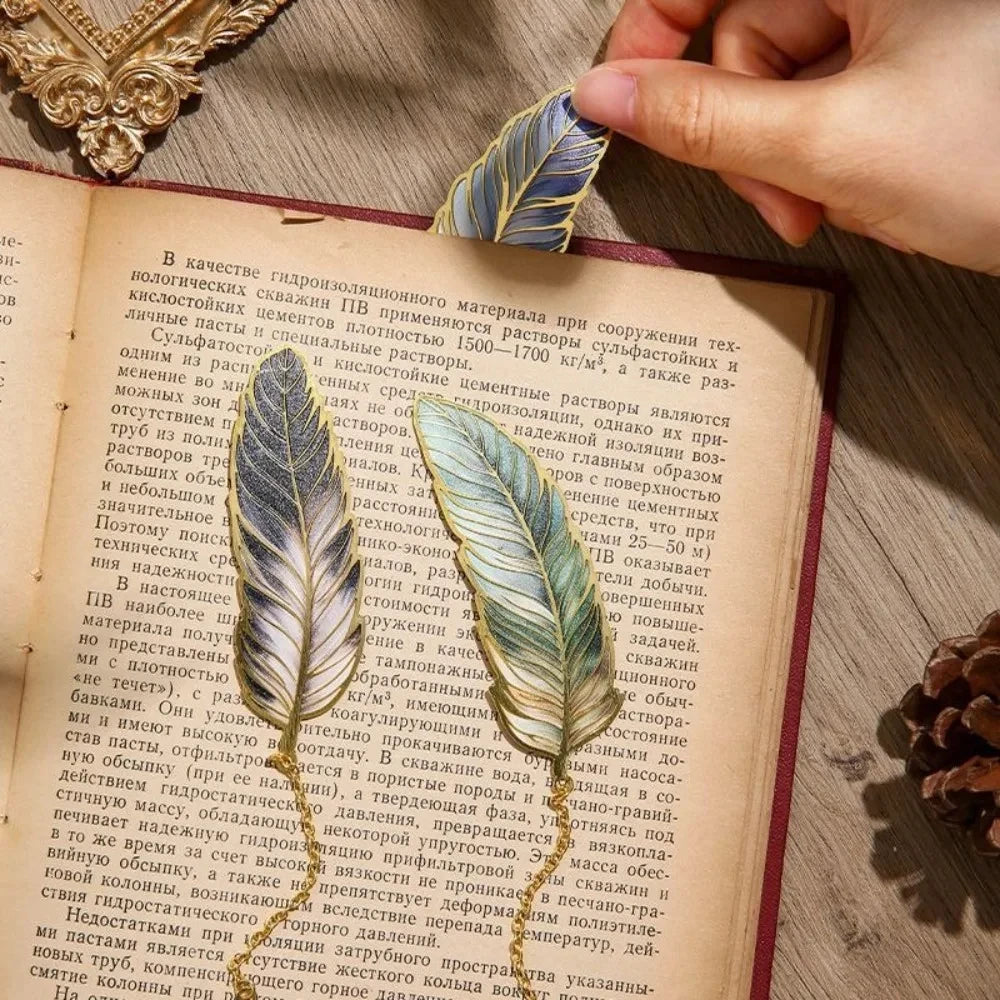 Vintage Feather Gold Stamped Metal Bookmark with Metal Chain Pendant, Exquisite Bookmark, Book Page Divider, Office Stationery
