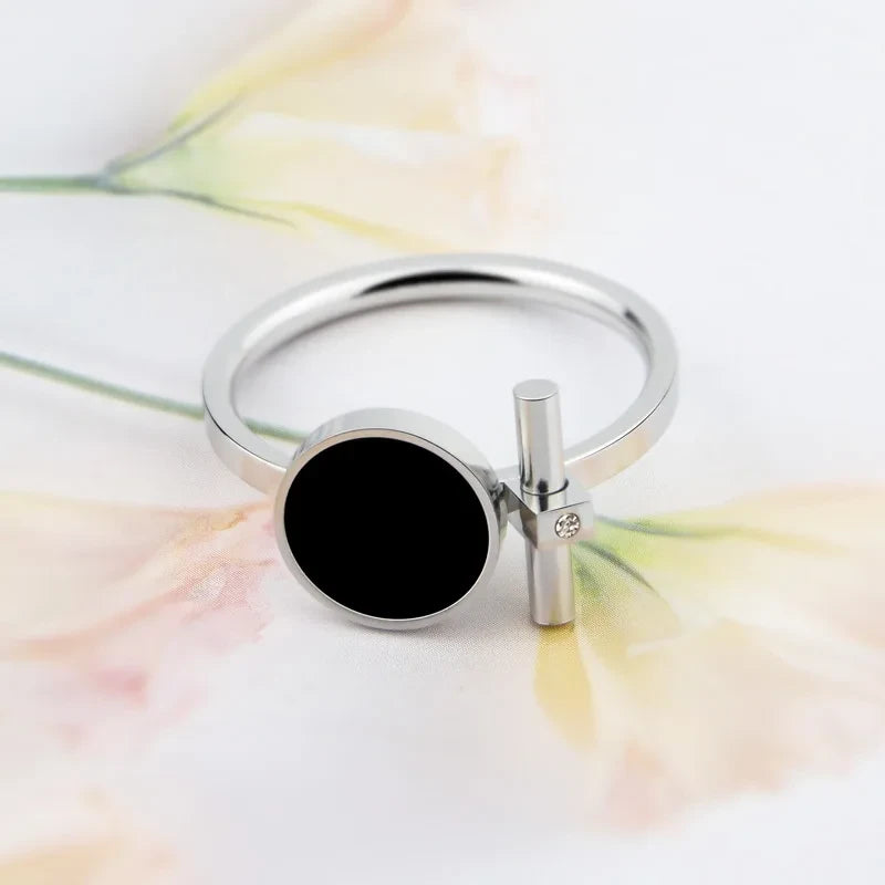 Black disc ring