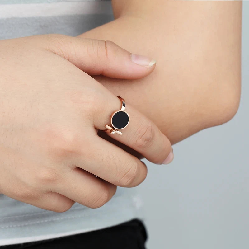 Black disc ring